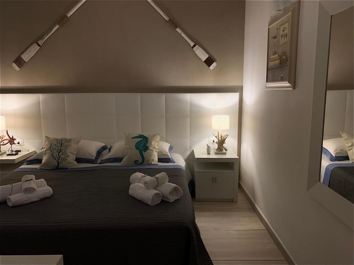 Aquarama Rooms & Apartments Torre Squillace Exteriör bild