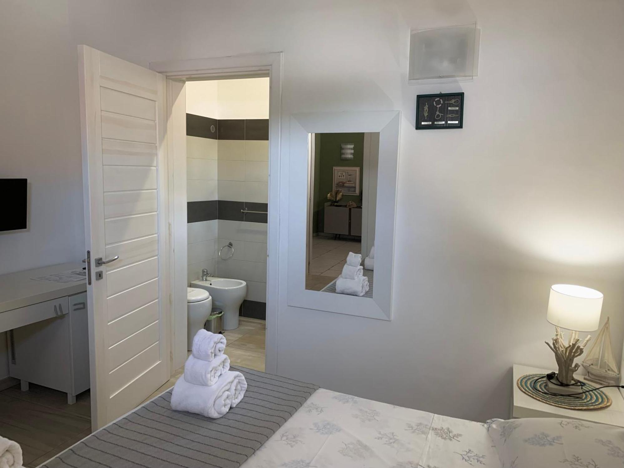Aquarama Rooms & Apartments Torre Squillace Exteriör bild