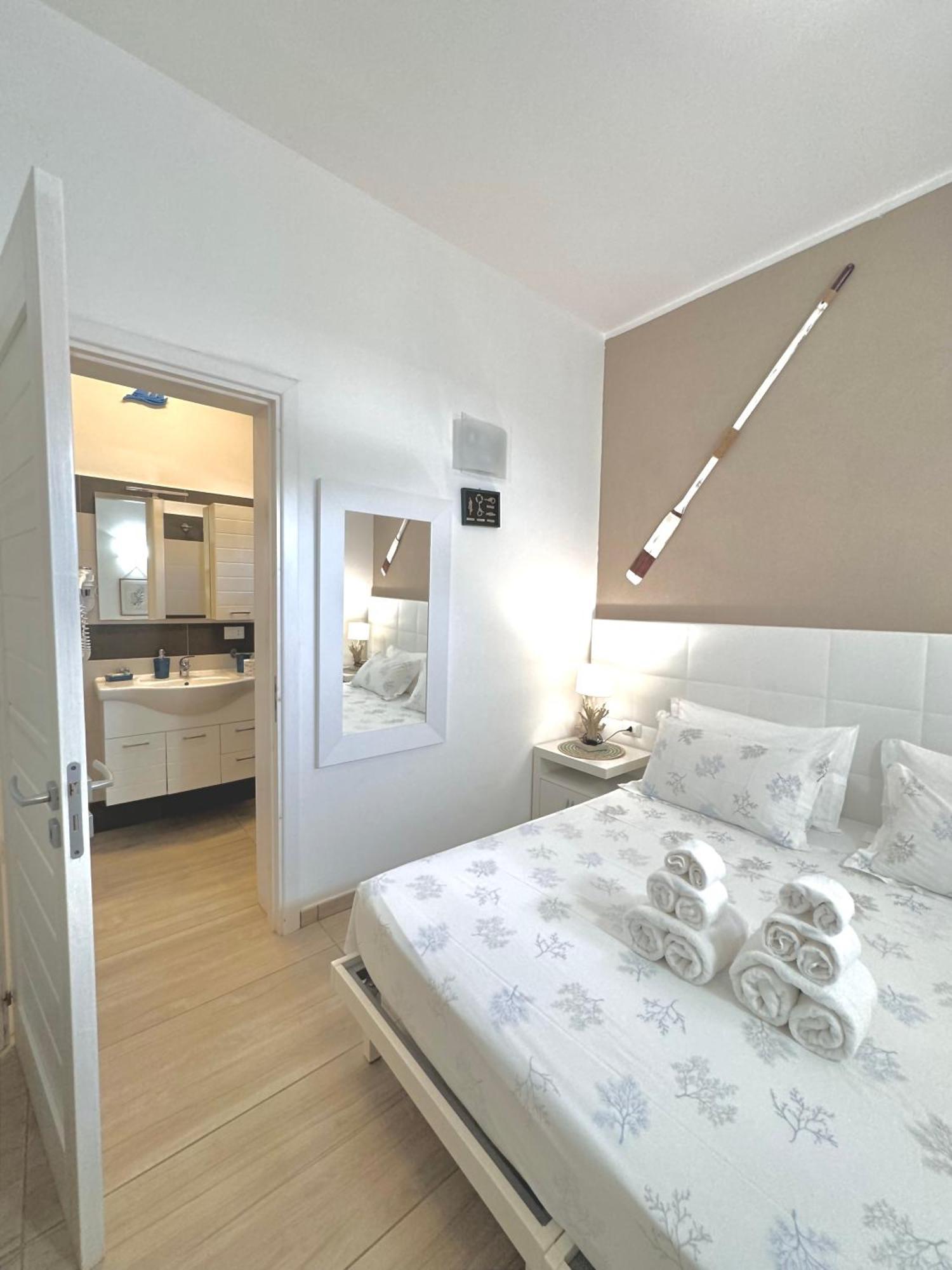 Aquarama Rooms & Apartments Torre Squillace Exteriör bild